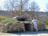 Reconstitution d'un dolmen provençal